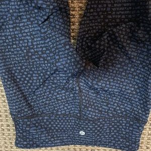 Size 6 lululemon reversible wonder unders